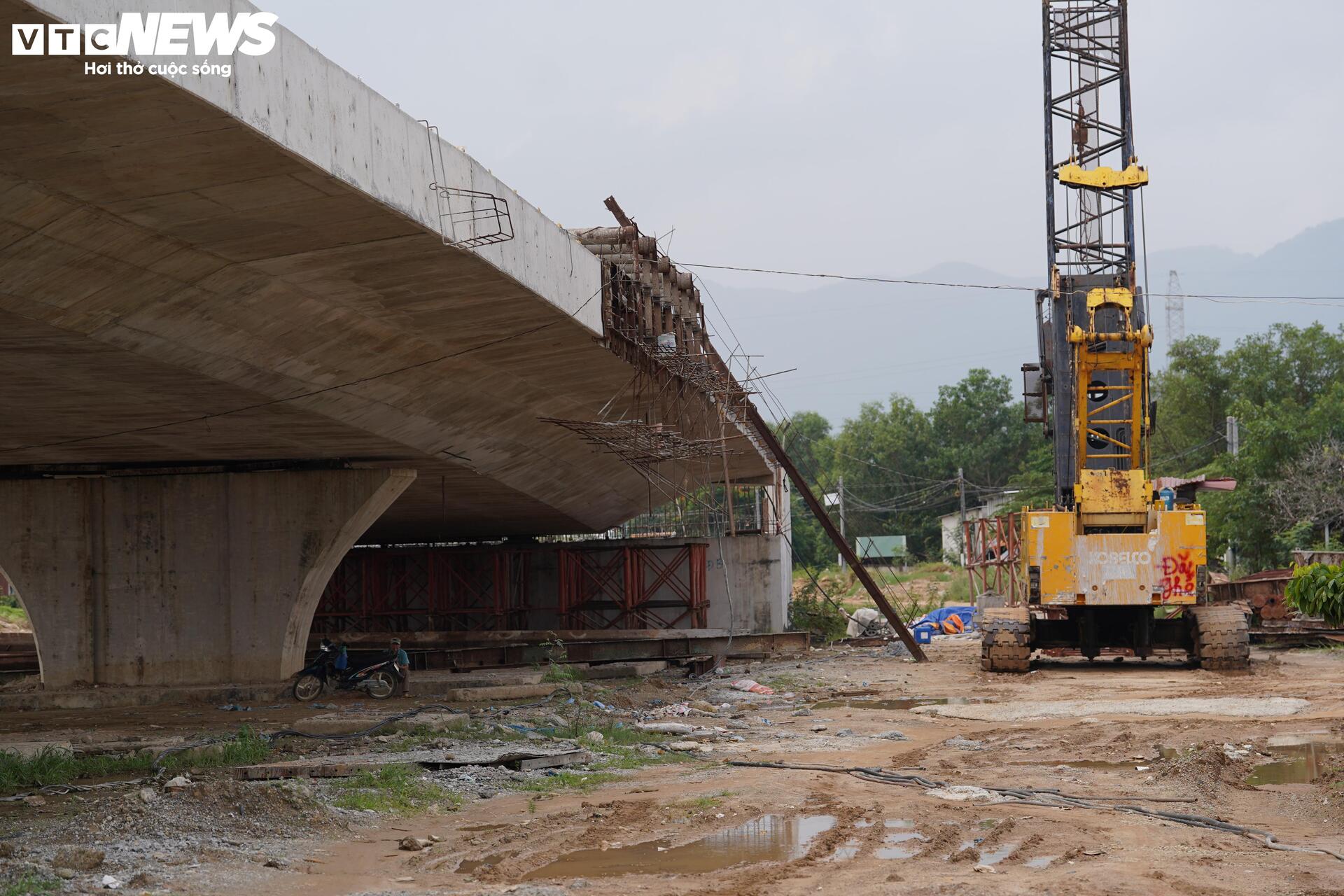 Gấp rút thi công tuyến đường kết nối cảng với khu công nghiệp- Ảnh 3.