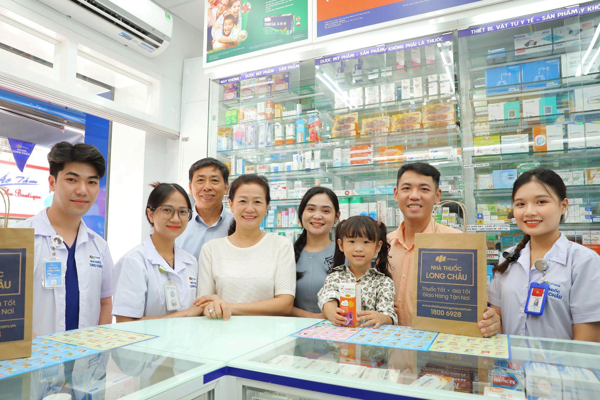 2.222 nhà thuốc Long Châu - Một sứ mệnh “Vì một Việt Nam khỏe mạnh hơn"- Ảnh 2. 2.222 nhà thuốc Long Châu - Một sứ mệnh “Vì một Việt Nam khỏe mạnh hơn"- Ảnh 2.