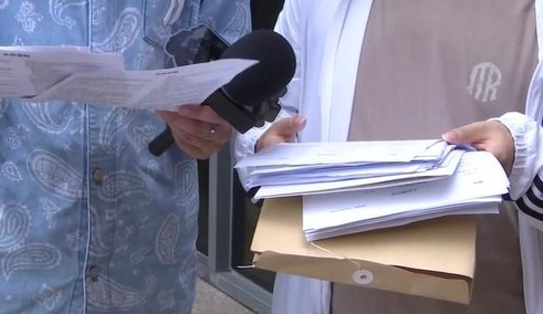 Nhân viên tư vấn cách lãi gấp đôi, người đàn ông bèn rút hết 3 tỷ đồng gửi tiết kiệm để mua "thẻ VIP", đến khi đòi quyền lợi thì được thông báo: “Anh phải tập 300 năm”- Ảnh 1. Nhân viên tư vấn cách lãi gấp đôi, người đàn ông bèn rút hết 3 tỷ đồng gửi tiết kiệm để mua "thẻ VIP", đến khi đòi quyền lợi thì được thông báo: “Anh phải tập 300 năm”- Ảnh 1.
