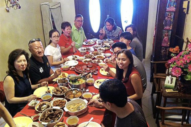 Đem 35 tỷ tiền bồi thường đưa hết cho con trai, người cha chết lặng khi con gái lại làm điều này ngay trong chính sinh nhật mình- Ảnh 2. Đem 35 tỷ tiền bồi thường đưa hết cho con trai, người cha chết lặng khi con gái lại làm điều này ngay trong chính sinh nhật mình- Ảnh 2.