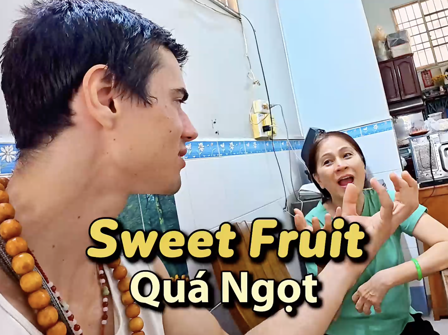 Khách Tây bị người đàn ông Việt chở về nhà dúi cho 60 quả trứng gà, nói cho 1 câu chưa từng nghe trong đời- Ảnh 8. Khách Tây bị người đàn ông Việt chở về nhà dúi cho 60 quả trứng gà, nói cho 1 câu chưa từng nghe trong đời- Ảnh 8.