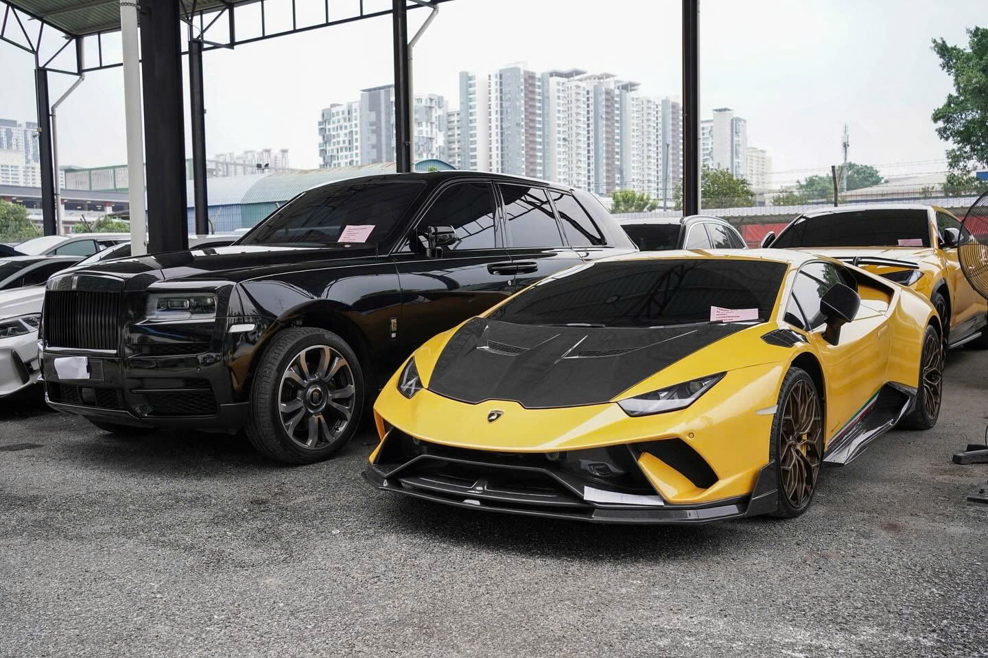 Siêu xe Lamborghini, Rolls-Royce, Aston Aston Martin... bị tịch thu vì không nộp thuế đường bộ, không mua bảo hiểm...- Ảnh 2.