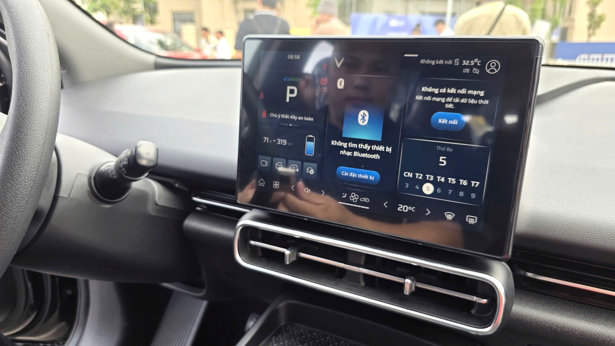 VinFast chính thức bàn giao mẫu MPV Limo Green đầu tiên cho khách hàng: giá 749 triệu đồng, trang bị xịn xò đe dọa Xpander, XL7, Veloz Cross- Ảnh 7. VinFast chính thức bàn giao mẫu MPV Limo Green đầu tiên cho khách hàng: giá 749 triệu đồng, trang bị xịn xò đe dọa Xpander, XL7, Veloz Cross- Ảnh 7.