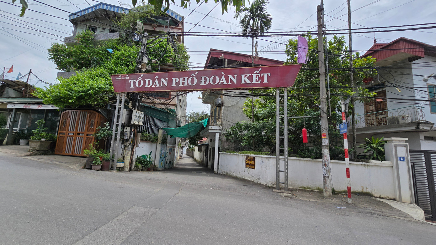 Hà Nội: Nhiều hộ dân sống bất an trong những căn nhà xập xệ nhưng không được xây mới dù có sổ đỏ- Ảnh 16.
