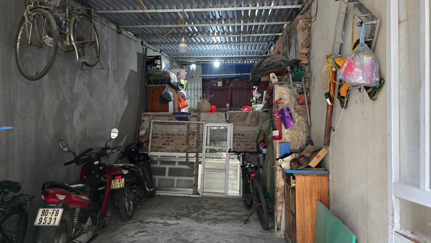Hà Nội: Nhiều hộ dân sống bất an trong những căn nhà xập xệ nhưng không được xây mới dù có sổ đỏ- Ảnh 12.