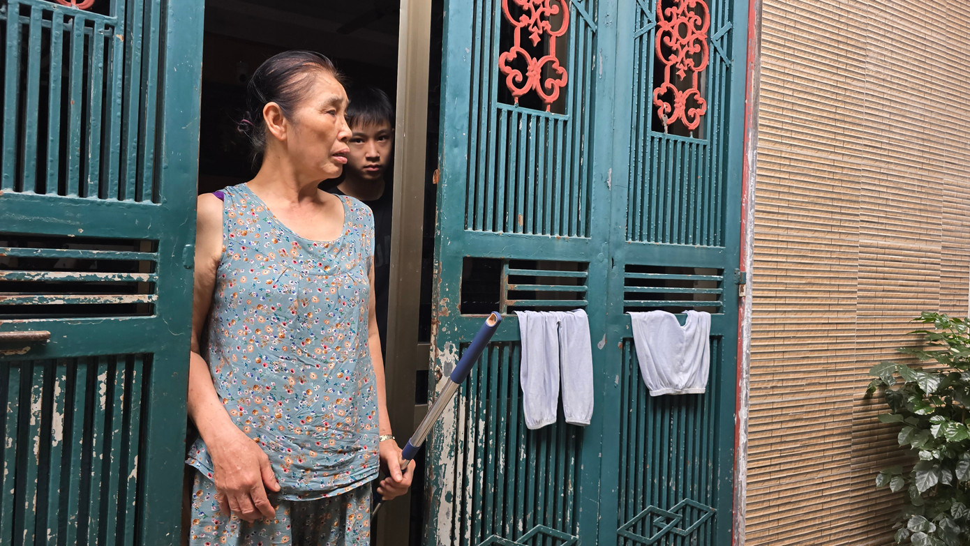 Hà Nội: Nhiều hộ dân sống bất an trong những căn nhà xập xệ nhưng không được xây mới dù có sổ đỏ- Ảnh 13.