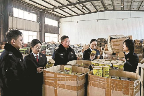 Theo dõi các cuộc gọi telesale, công an triệt phá đường dây sản xuất và buôn bán sữa bột giả, lừa đảo hơn 60.000 người cao tuổi quy mô 23 tỷ đồng- Ảnh 1.