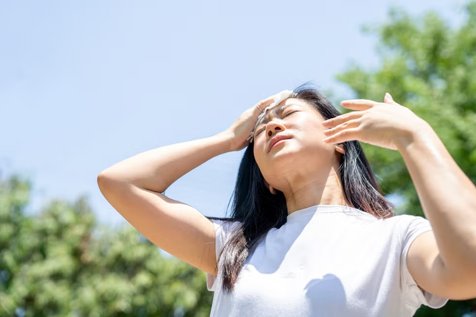 7 kiểu người dễ bị say nắng nhất được bác sĩ cảnh báo, ai cũng nên biết để "phòng thân"- Ảnh 1. 7 kiểu người dễ bị say nắng nhất được bác sĩ cảnh báo, ai cũng nên biết để "phòng thân"- Ảnh 1.