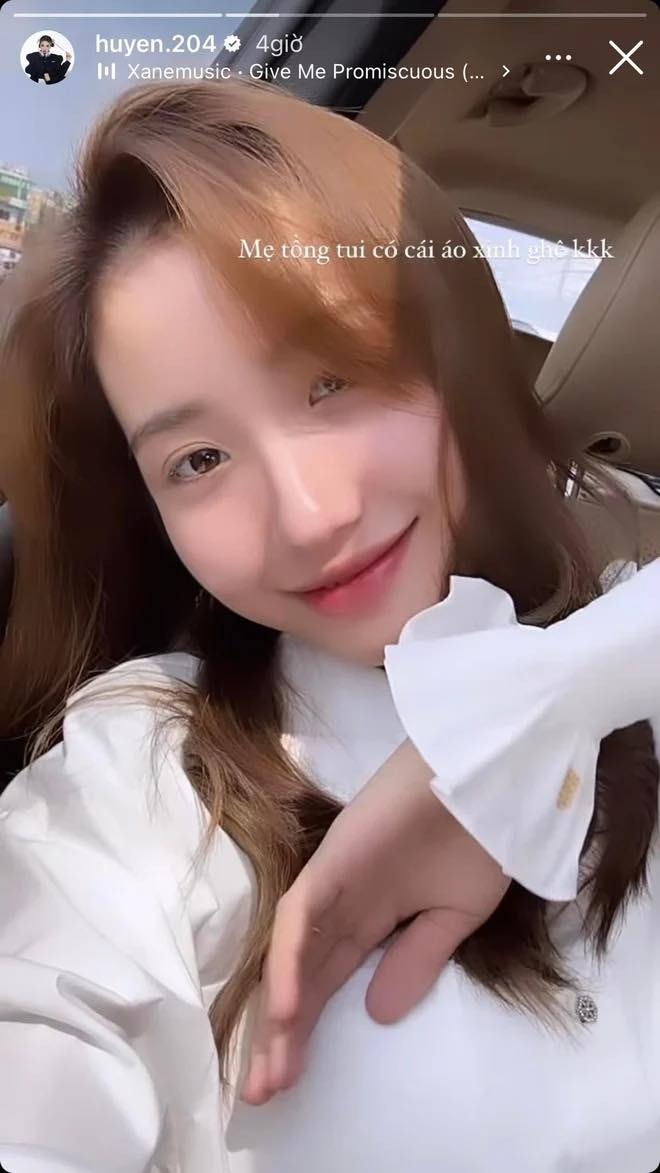 Người đẹp showbiz làm dâu gia đình giàu nổi tiếng ở Đồng Tháp: 18 tuổi bước chân vào giới thượng lưu, được nhà chồng cưng chiều như trứng mỏng- Ảnh 5. Người đẹp showbiz làm dâu gia đình giàu nổi tiếng ở Đồng Tháp: 18 tuổi bước chân vào giới thượng lưu, được nhà chồng cưng chiều như trứng mỏng- Ảnh 5.