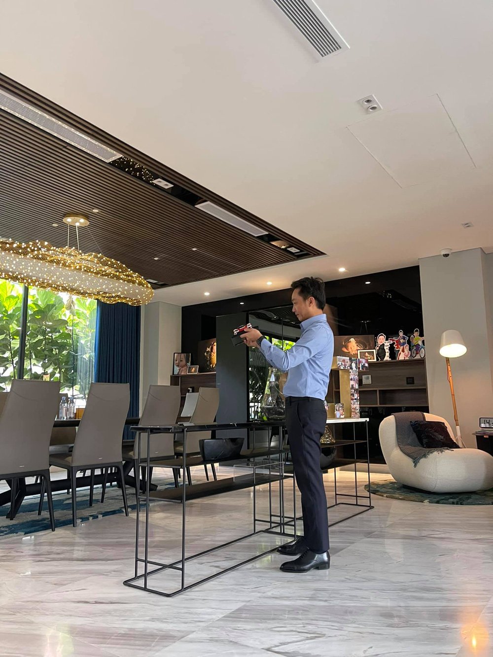 Cuộc sống hòa hợp của vợ chồng Cường Đô La trong biệt thự đẹp như trung tâm thương mại ở TP.HCM- Ảnh 8. Cuộc sống hòa hợp của vợ chồng Cường Đô La trong biệt thự đẹp như trung tâm thương mại ở TP.HCM- Ảnh 8.