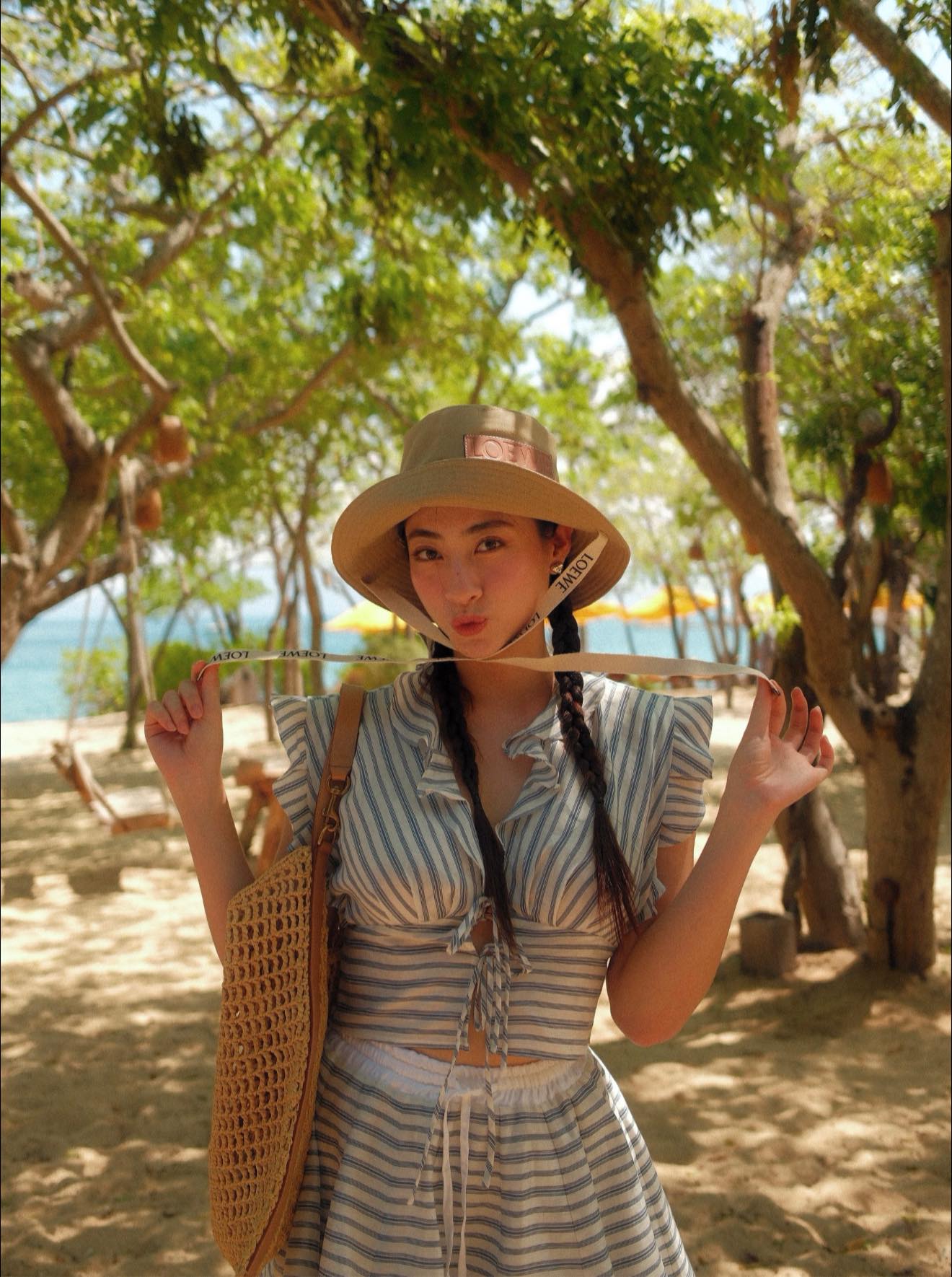 Vắng mặt Thùy Tiên, đây là 2 nàng Hậu xứng đáng cho ngôi vị "chân dài học giỏi thế hệ mới": Nhìn profile là đủ hiểu!- Ảnh 2.