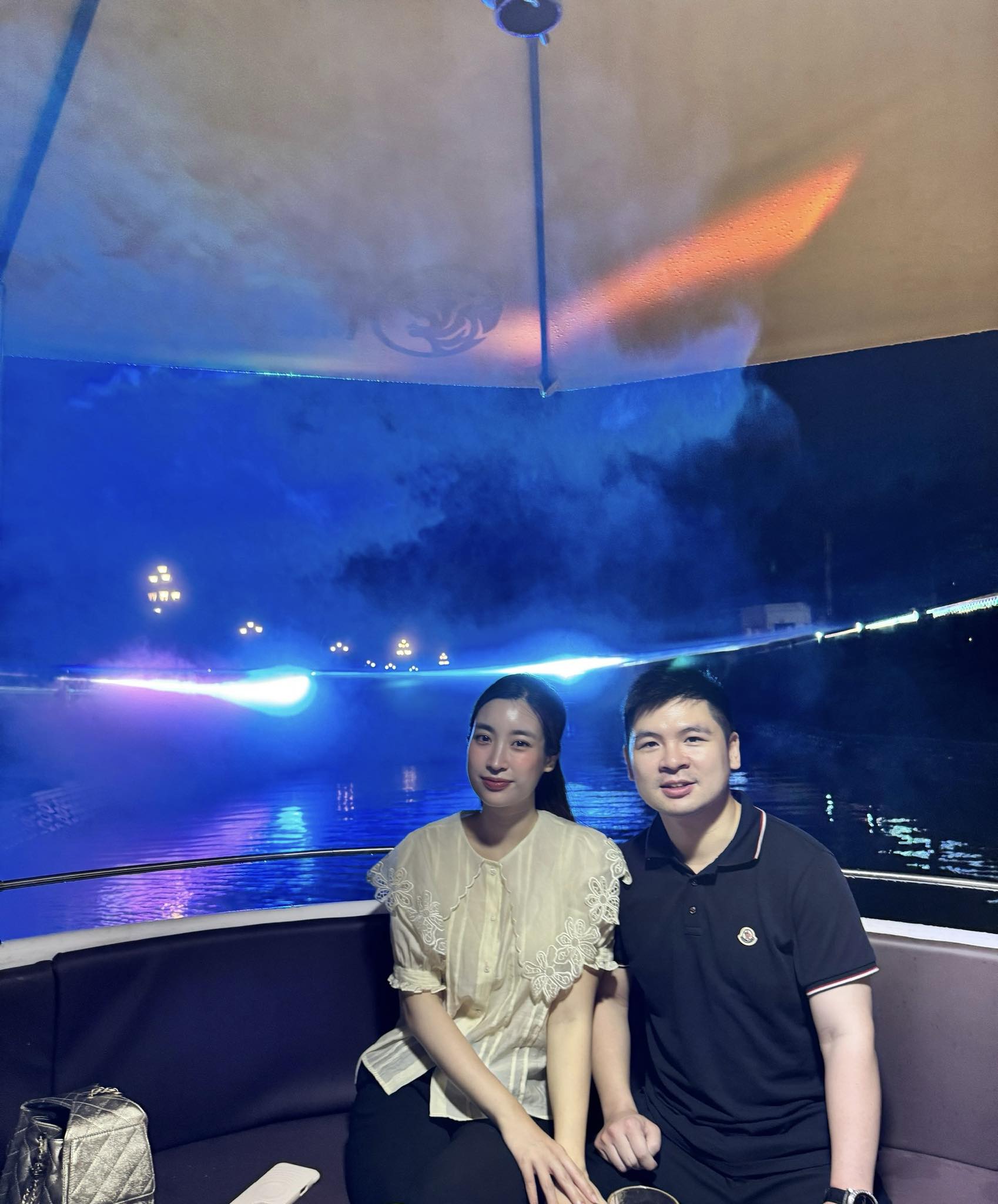 Chủ tịch Hà Nội FC tung ảnh tình tứ bên Hoa hậu Đỗ Mỹ Linh giữa đêm, visual Chủ tịch Hà Nội FC tung ảnh tình tứ bên Hoa hậu Đỗ Mỹ Linh giữa đêm, visual