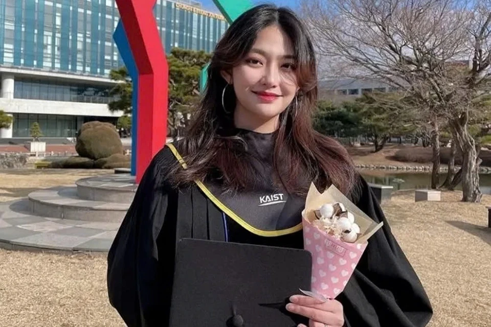 Idol nhí từng thi Hoa hậu, làm người mẫu đình đám, bất ngờ được bắt gặp dạy Toán ở "lò luyện khét tiếng" giữa Thủ đô- Ảnh 2. Idol nhí từng thi Hoa hậu, làm người mẫu đình đám, bất ngờ được bắt gặp dạy Toán ở "lò luyện khét tiếng" giữa Thủ đô- Ảnh 2.