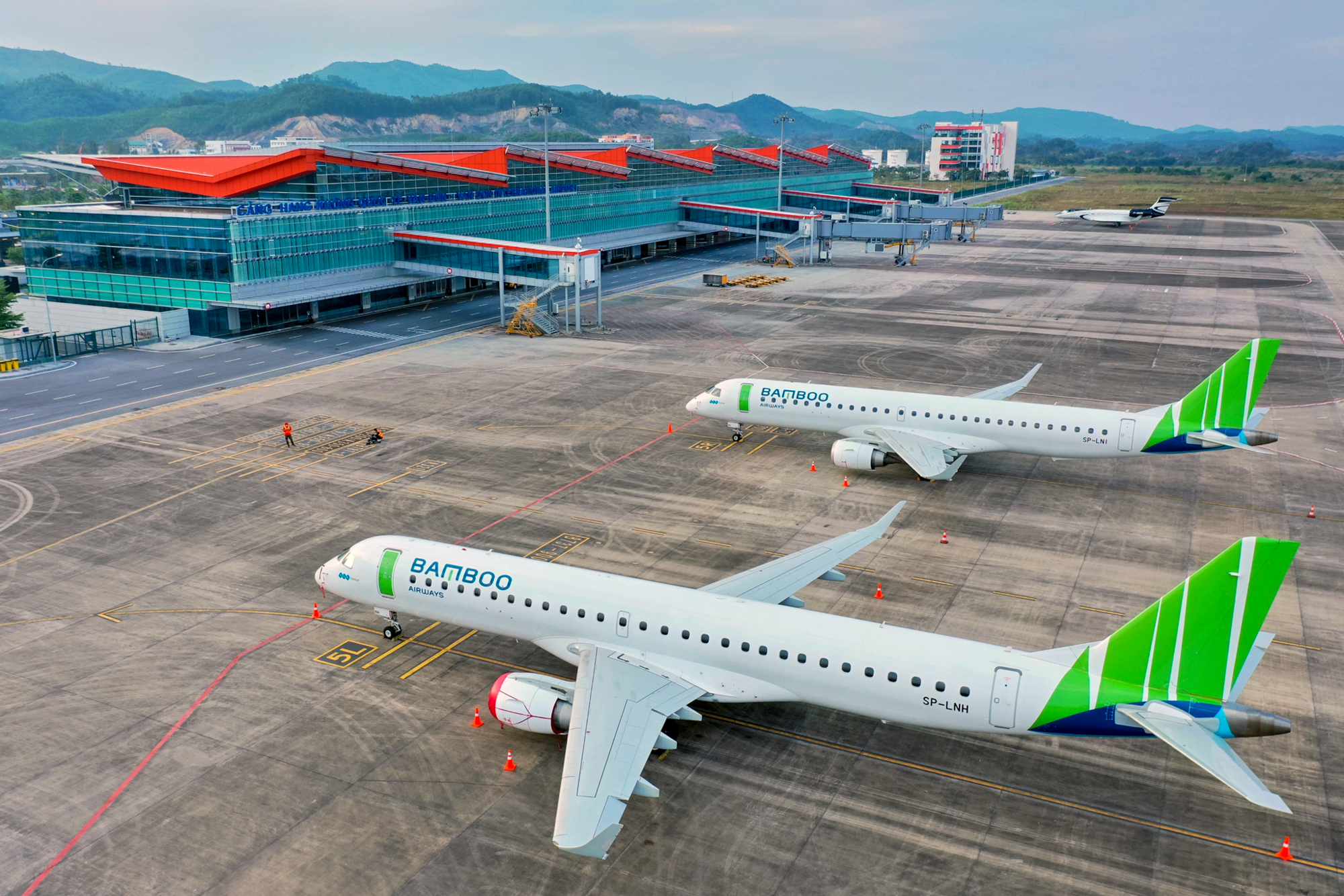 3 hòn đảo có sân bay ở Việt Nam: Nơi là thiên đường nghỉ dưỡng, nơi có đường cao tốc, nơi thu hơn 3.000 tỷ mỗi năm nhờ du lịch- Ảnh 10. 3 hòn đảo có sân bay ở Việt Nam: Nơi là thiên đường nghỉ dưỡng, nơi có đường cao tốc, nơi thu hơn 3.000 tỷ mỗi năm nhờ du lịch- Ảnh 10.