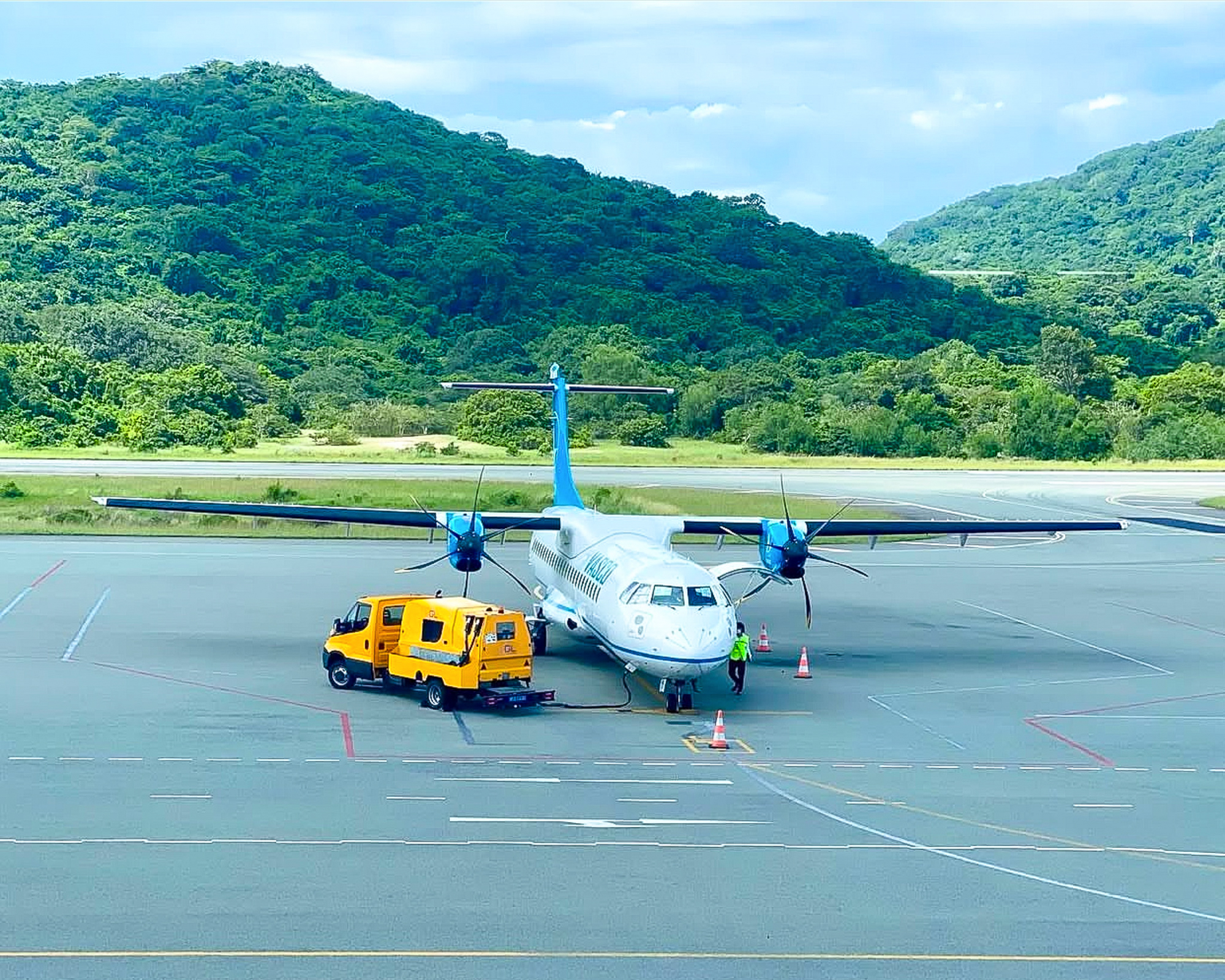3 hòn đảo có sân bay ở Việt Nam: Nơi là thiên đường nghỉ dưỡng, nơi có đường cao tốc, nơi thu hơn 3.000 tỷ mỗi năm nhờ du lịch- Ảnh 14. 3 hòn đảo có sân bay ở Việt Nam: Nơi là thiên đường nghỉ dưỡng, nơi có đường cao tốc, nơi thu hơn 3.000 tỷ mỗi năm nhờ du lịch- Ảnh 14.
