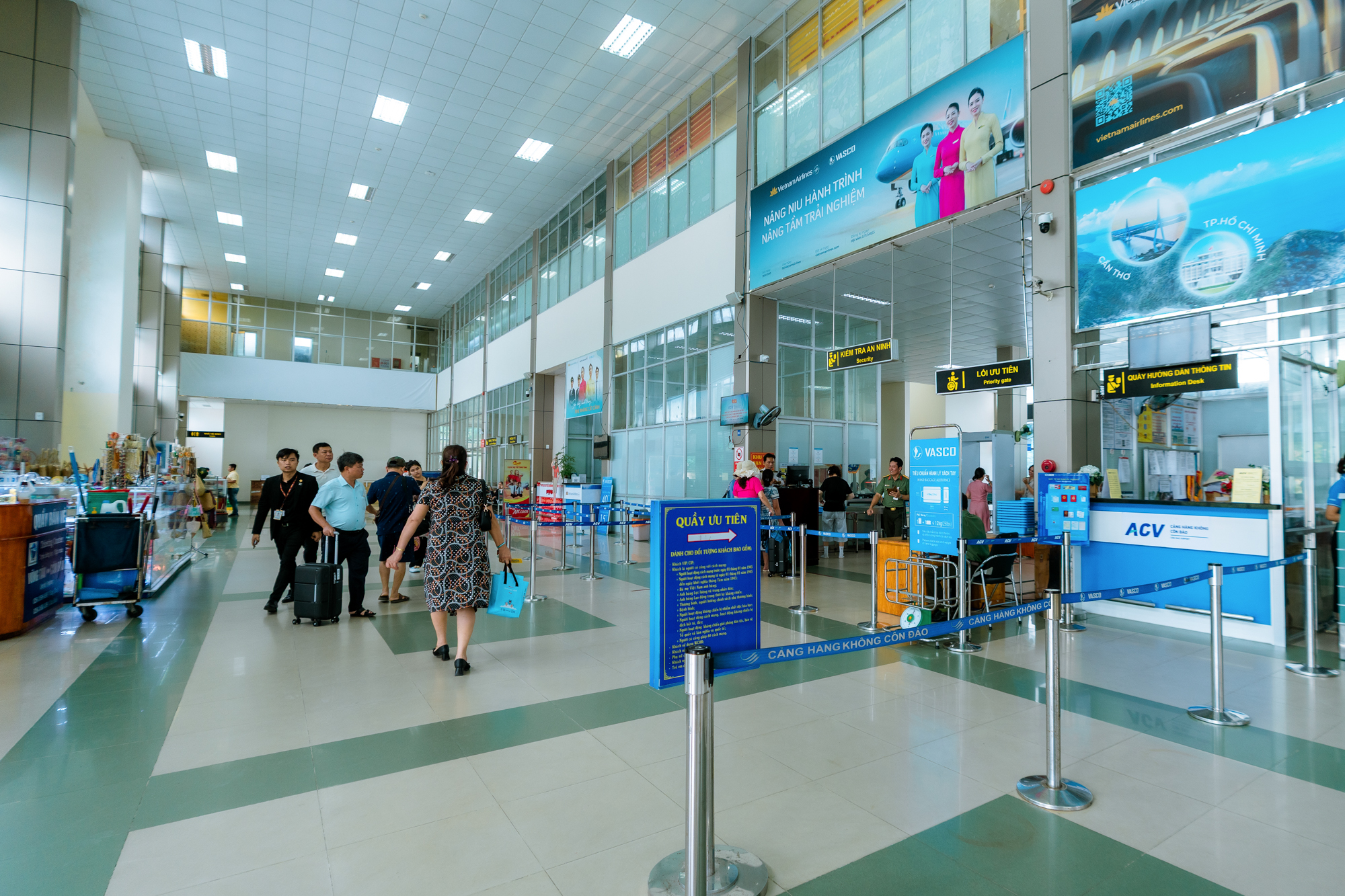 3 hòn đảo có sân bay ở Việt Nam: Nơi là thiên đường nghỉ dưỡng, nơi có đường cao tốc, nơi thu hơn 3.000 tỷ mỗi năm nhờ du lịch- Ảnh 15. 3 hòn đảo có sân bay ở Việt Nam: Nơi là thiên đường nghỉ dưỡng, nơi có đường cao tốc, nơi thu hơn 3.000 tỷ mỗi năm nhờ du lịch- Ảnh 15.