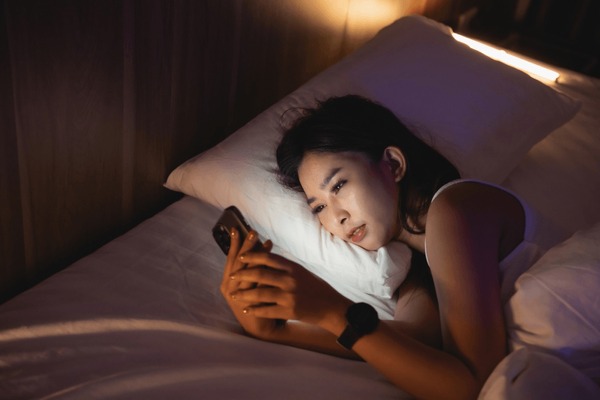 Bạn có đang già nhanh hơn người khác không? Nếu thấy 4 dấu hiệu này vào buổi tối thì có thể bạn đang già hơn bạn bè của mình- Ảnh 2.