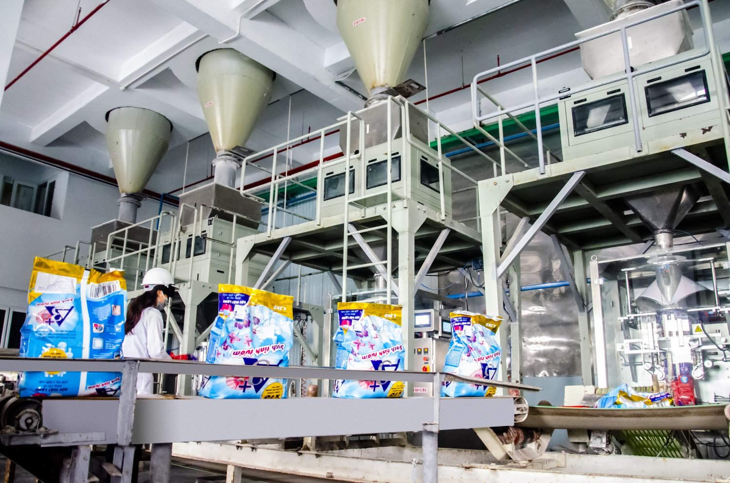 Hóa chất Đức Giang đặt mục tiêu lãi 880 tỷ đồng trong quý III/2025- Ảnh 1. Hóa chất Đức Giang đặt mục tiêu lãi 880 tỷ đồng trong quý III/2025- Ảnh 1.
