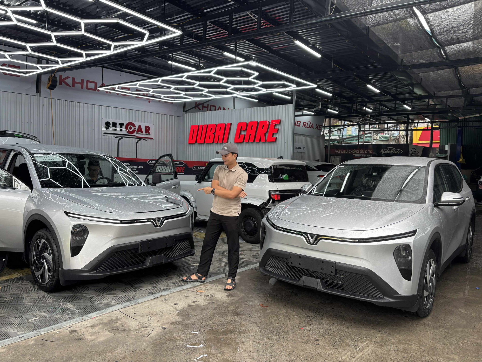 Các xưởng độ "sống" nhờ VinFast Limo Green: Vài triệu mỗi hạng mục nhưng sắp hàng chục nghìn xe ra vào mỗi ngày- Ảnh 2.