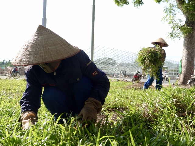 Cận cảnh khán đài khổng lồ đang gấp rút hoàn thiện trước ngày Quốc khánh 2/9 tại quảng trường Ba Đình- Ảnh 10.