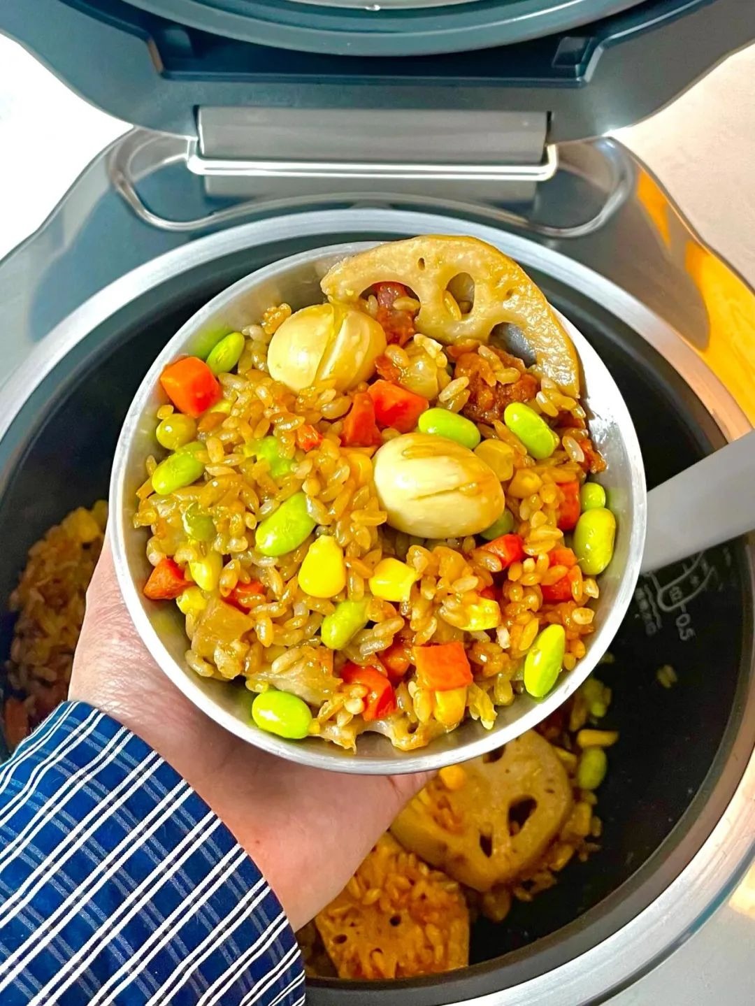 Nồi cơm điện có 4 Nồi cơm điện có 4