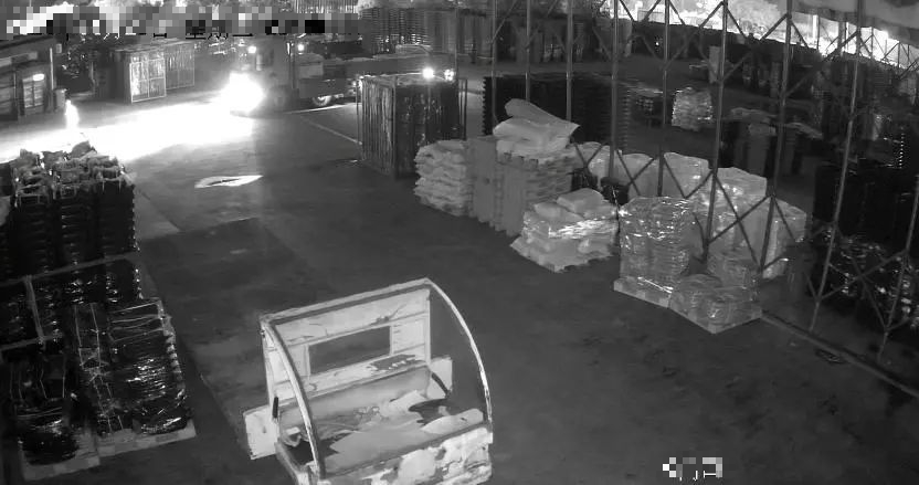 Bảo vệ lương 5 triệu đồng/tháng nhưng xem livestream tặng quà đến 430 triệu đồng: Cảnh sát điều tra phát hiện hành động lạ vào mỗi đêm ở công ty- Ảnh 2. Bảo vệ lương 5 triệu đồng/tháng nhưng xem livestream tặng quà đến 430 triệu đồng: Cảnh sát điều tra phát hiện hành động lạ vào mỗi đêm ở công ty- Ảnh 2.