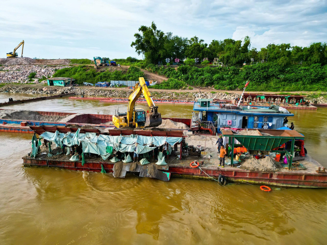 Hiện trạng dự án cầu Tứ Liên gần 20.000 tỷ đồng sau hơn 2 tháng triển khai- Ảnh 4. Hiện trạng dự án cầu Tứ Liên gần 20.000 tỷ đồng sau hơn 2 tháng triển khai- Ảnh 4.