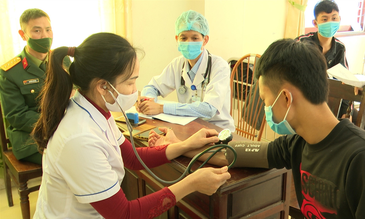 Không chấp hành lệnh gọi khám nghĩa vụ quân sự bị phạt đến 75 triệu đồng- Ảnh 1.
