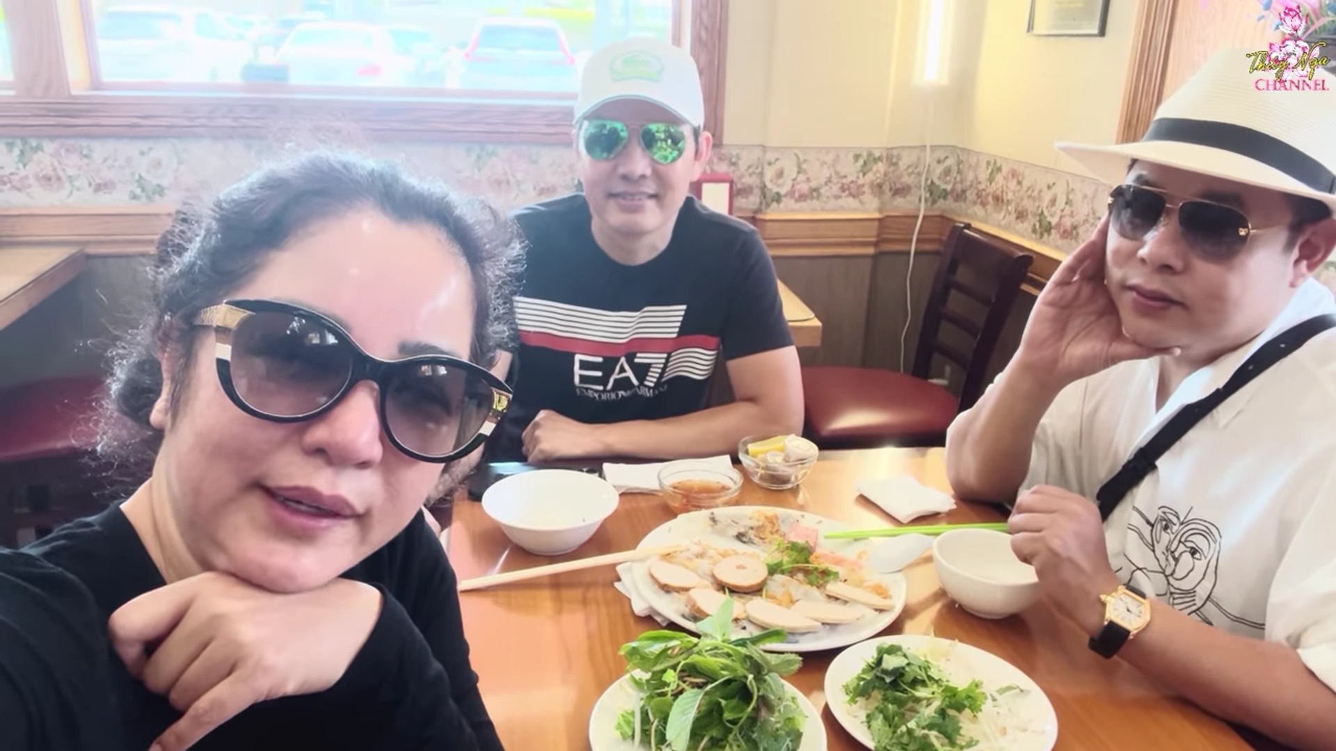 Nam ca sĩ là anh trai Quang Lê: Lấy vợ xong giàu có, sở hữu vài nhà ở Mỹ, cho em trai phần lãi tới 250 ngàn đô- Ảnh 2. Nam ca sĩ là anh trai Quang Lê: Lấy vợ xong giàu có, sở hữu vài nhà ở Mỹ, cho em trai phần lãi tới 250 ngàn đô- Ảnh 2.