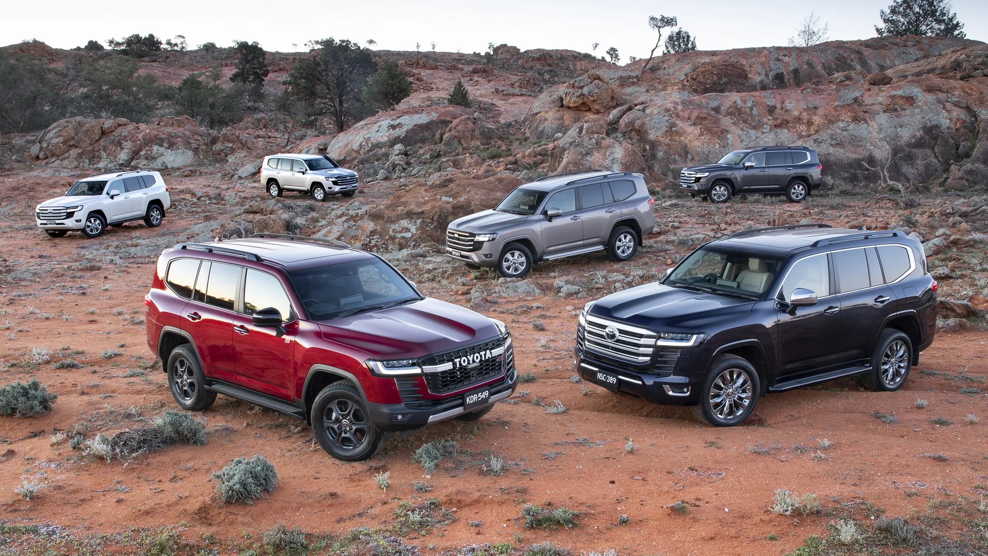Ở Việt Nam đành lọt top bán ít nhưng đây mới là 'độ hot' thực sự của Toyota Land Cruiser: Bán hơn 100.000 xe/năm toàn cầu, có nơi lượng bán ngang Accent- Ảnh 1.