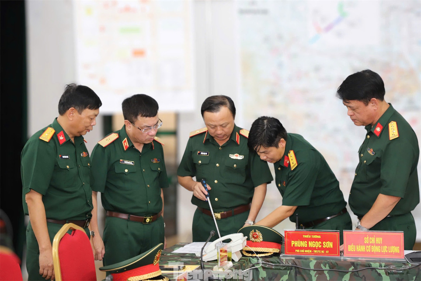 Xe pháo quân sự thực hành cơ động đêm về Quảng trường Ba Đình- Ảnh 7. Xe pháo quân sự thực hành cơ động đêm về Quảng trường Ba Đình- Ảnh 7.