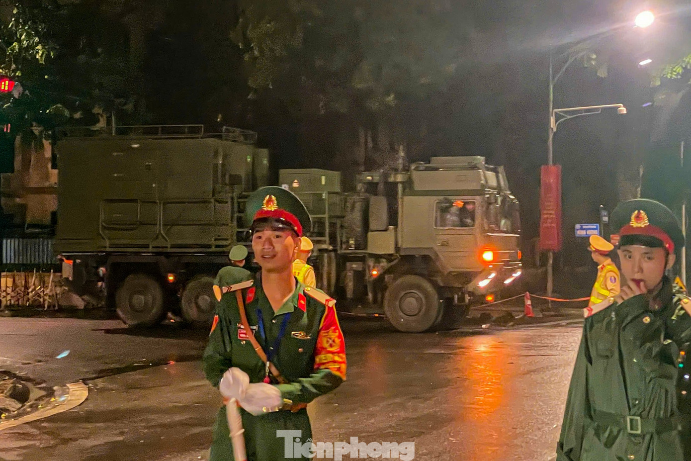 Xe pháo quân sự thực hành cơ động đêm về Quảng trường Ba Đình- Ảnh 18. Xe pháo quân sự thực hành cơ động đêm về Quảng trường Ba Đình- Ảnh 18.