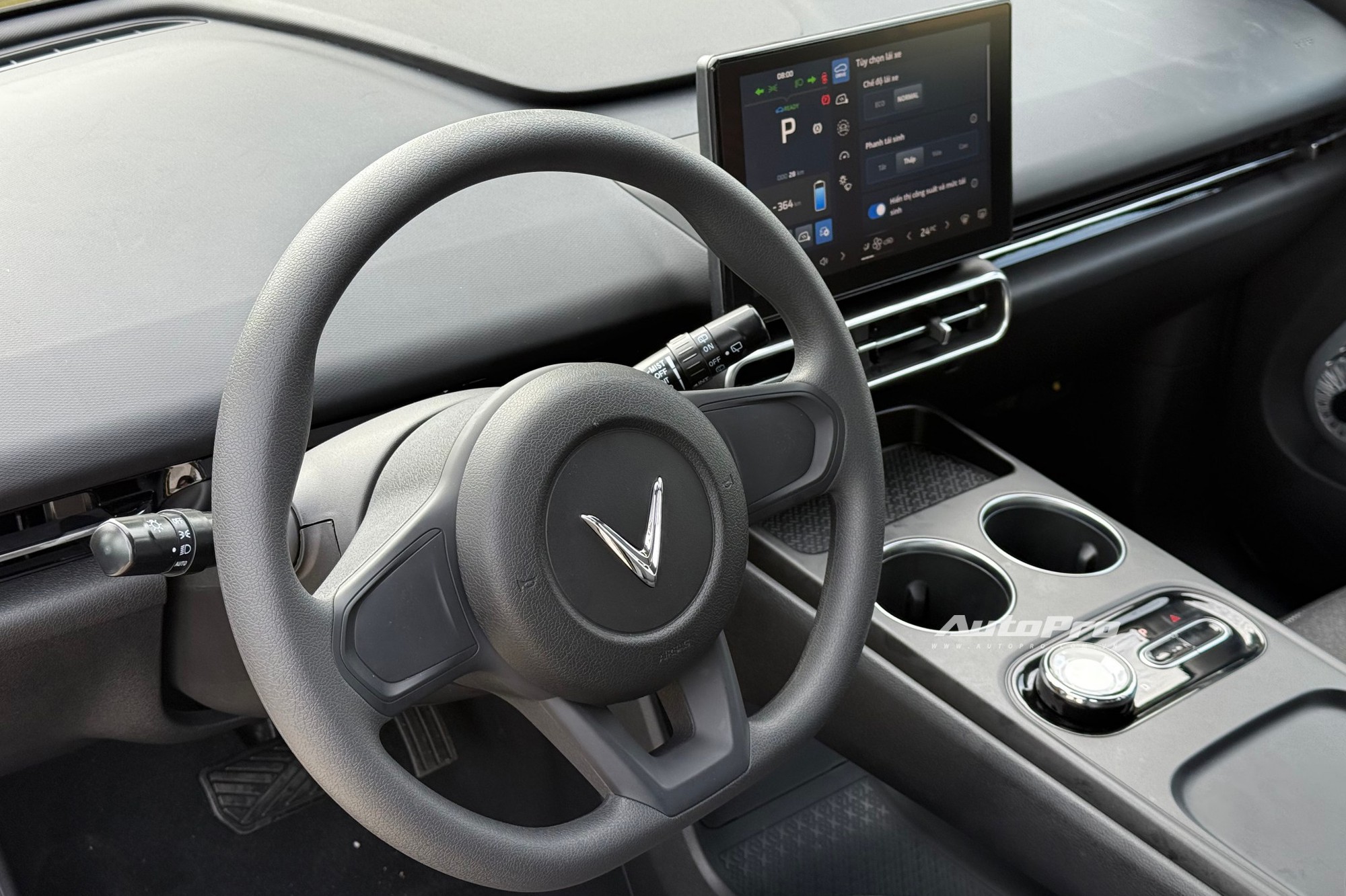 Các xưởng độ "sống" nhờ VinFast Limo Green: Vài triệu mỗi hạng mục nhưng sắp hàng chục nghìn xe ra vào mỗi ngày- Ảnh 7.