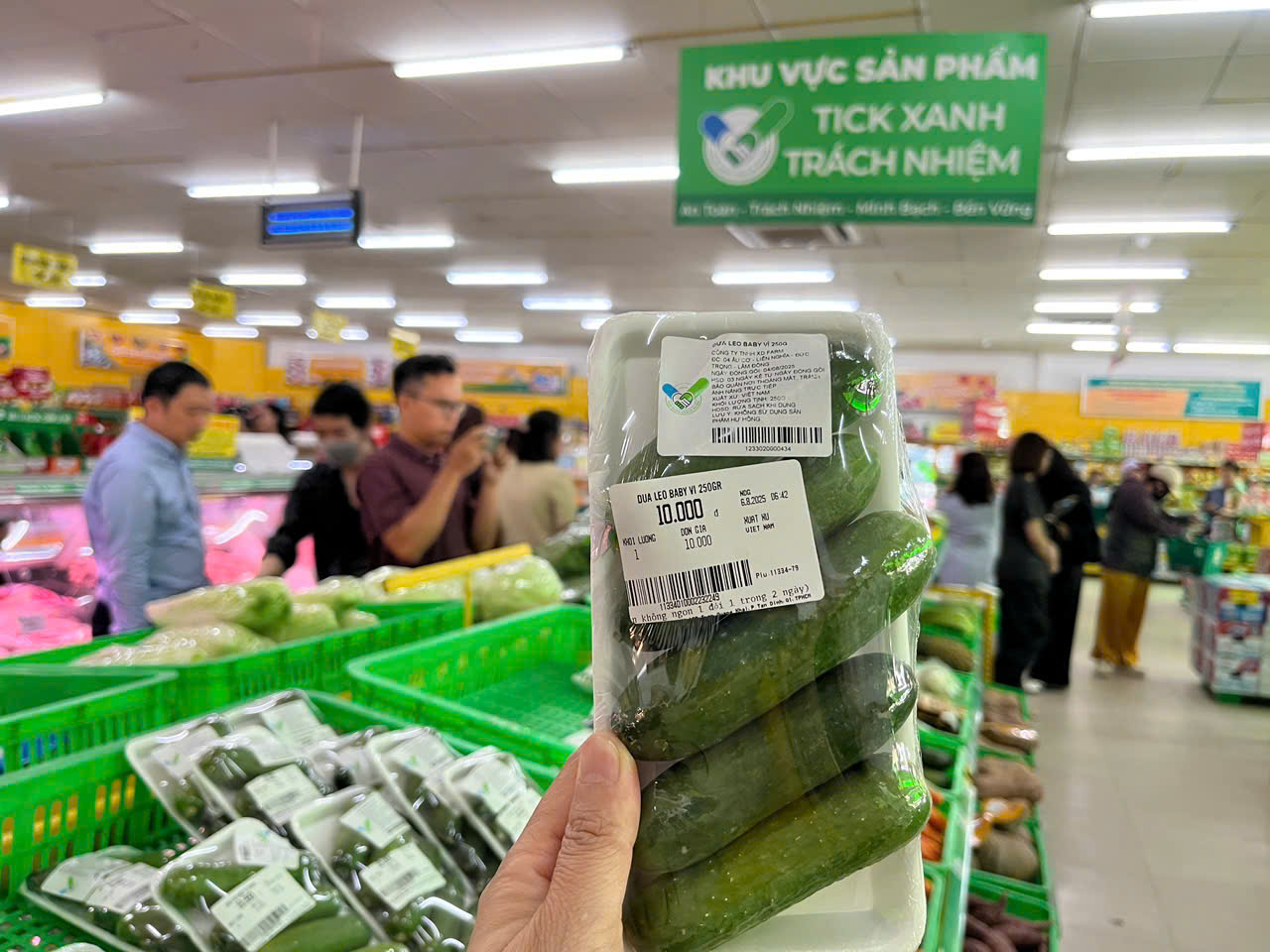 Gắn "tick xanh trách nhiệm" lên rau củ, trứng, thịt, cá: Người tiêu dùng mua sự minh bạch- Ảnh 6. Gắn "tick xanh trách nhiệm" lên rau củ, trứng, thịt, cá: Người tiêu dùng mua sự minh bạch- Ảnh 6.