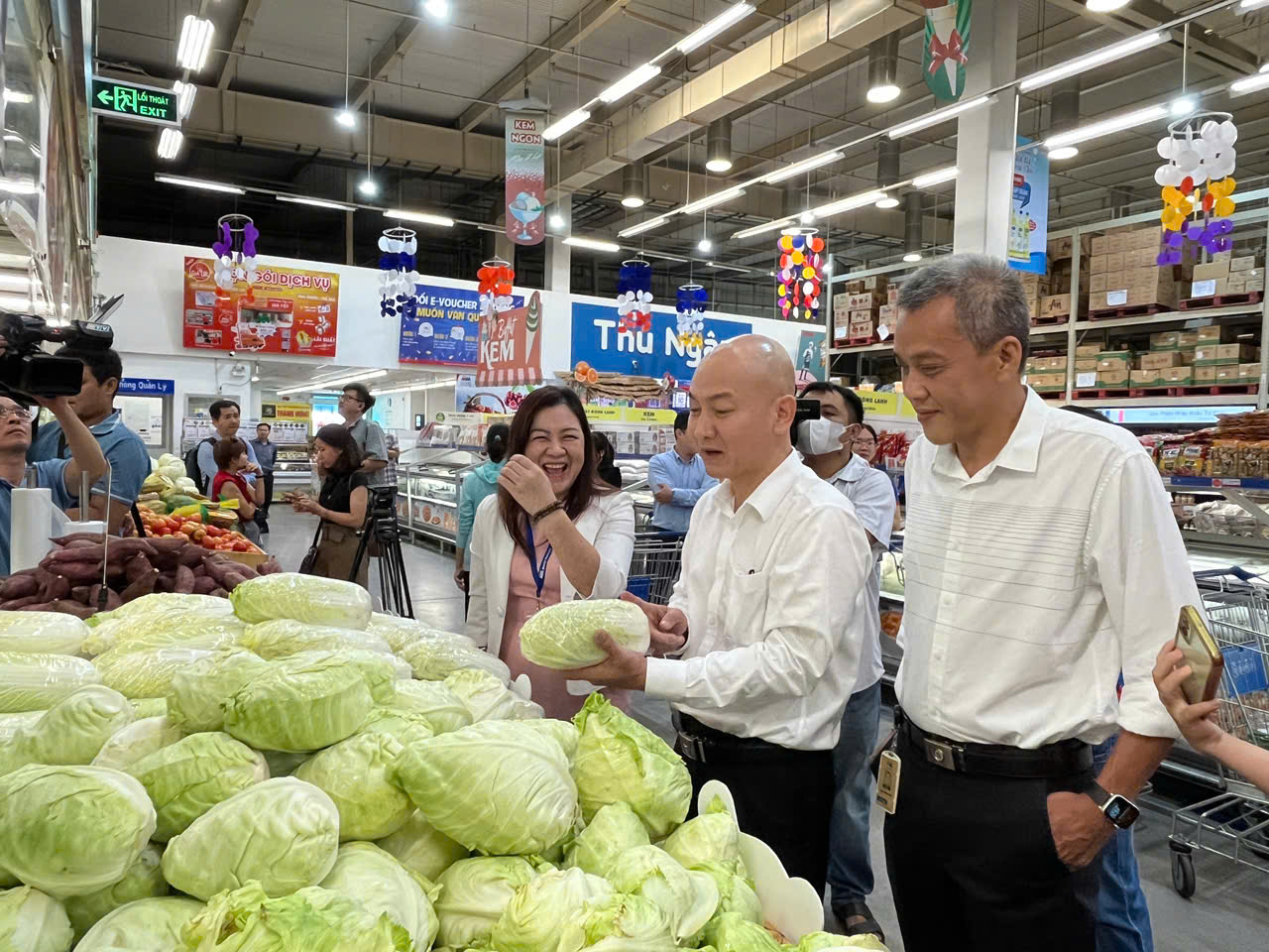 Gắn "tick xanh trách nhiệm" lên rau củ, trứng, thịt, cá: Người tiêu dùng mua sự minh bạch- Ảnh 3. Gắn "tick xanh trách nhiệm" lên rau củ, trứng, thịt, cá: Người tiêu dùng mua sự minh bạch- Ảnh 3.