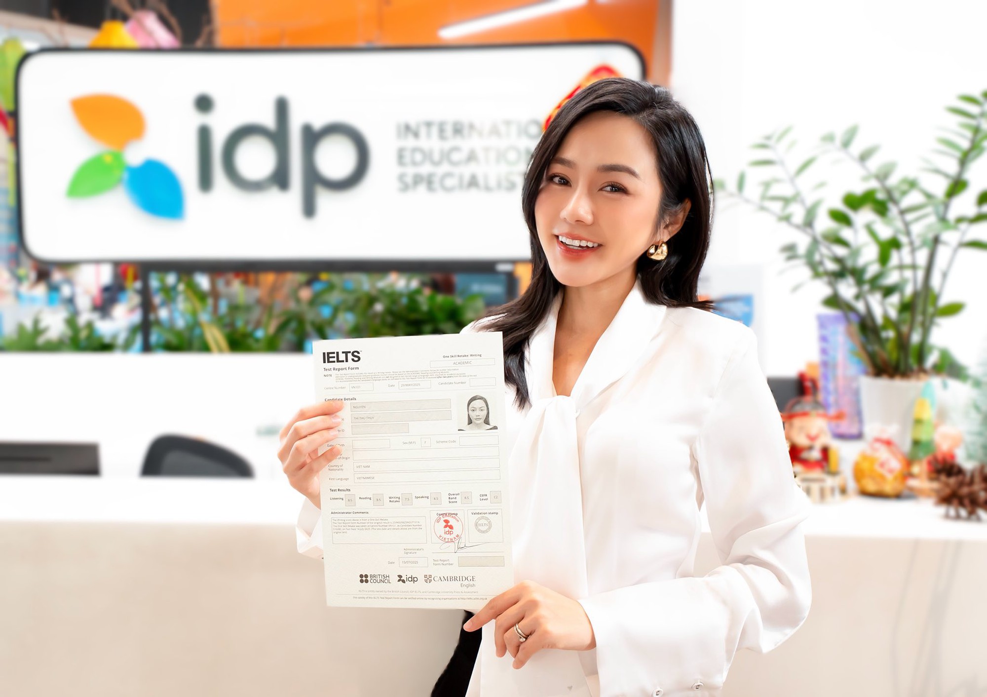 Nữ MC từng là học trò Mỹ Tâm gây chú ý với IELTS 8.5, được “chọn mặt gửi vàng” tại nhiều sự kiện tầm cỡ- Ảnh 2. Nữ MC từng là học trò Mỹ Tâm gây chú ý với IELTS 8.5, được “chọn mặt gửi vàng” tại nhiều sự kiện tầm cỡ- Ảnh 2.