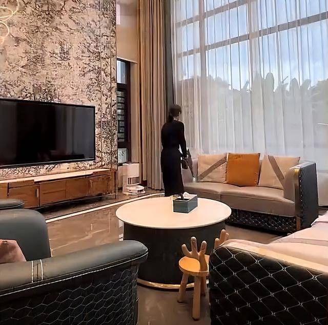 Vợ chồng trẻ từ bỏ công việc thành thị, chi tiền tỷ xây biệt thự hơn 700 m² tại quê: Nghỉ hưu sớm sống an nhàn ở tuổi 35- Ảnh 4. Vợ chồng trẻ từ bỏ công việc thành thị, chi tiền tỷ xây biệt thự hơn 700 m² tại quê: Nghỉ hưu sớm sống an nhàn ở tuổi 35- Ảnh 4.