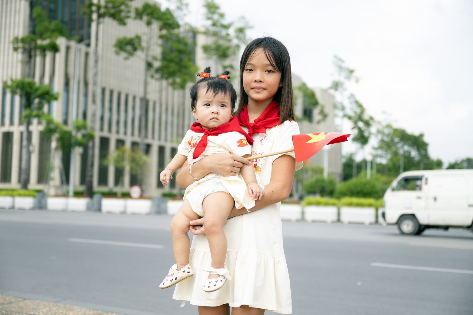 Quảng trường Ba Đình rực rỡ sắc đỏ từ sớm, người dân háo hức đếm ngược đến ngày Quốc khánh 2/9- Ảnh 10.