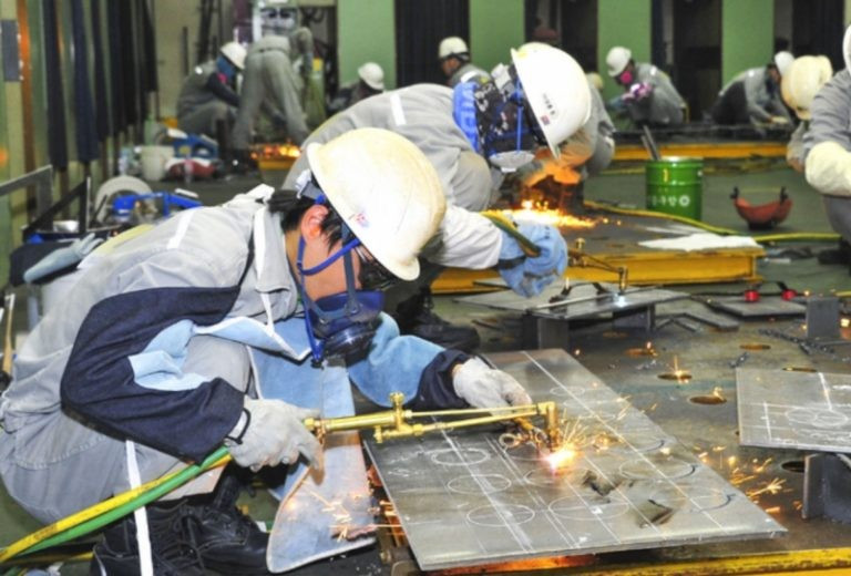 Người Việt đi xuất khẩu lao động ở nước nào nhiều nhất?- Ảnh 1. Người Việt đi xuất khẩu lao động ở nước nào nhiều nhất?- Ảnh 1.