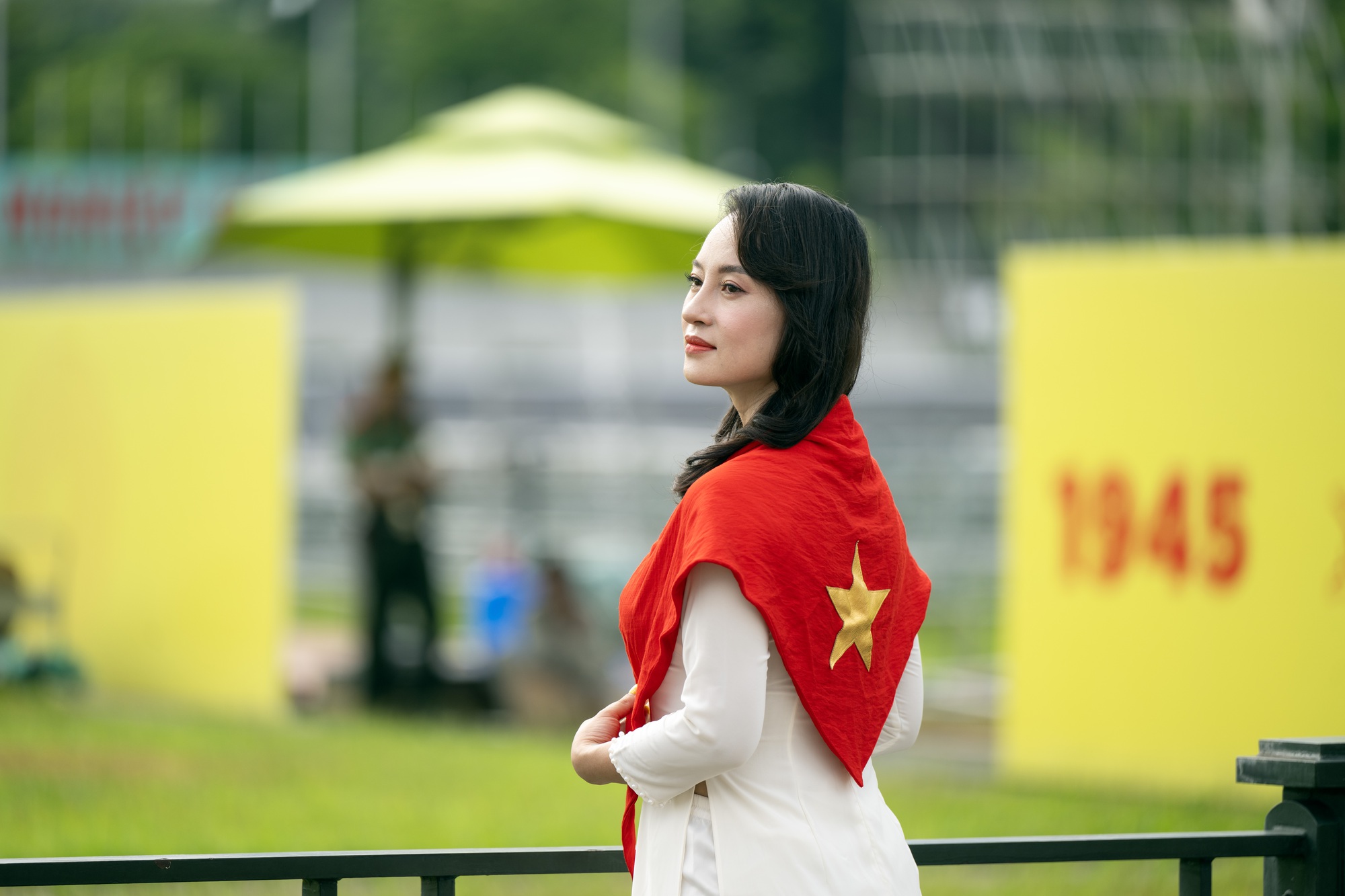 Quảng trường Ba Đình rực rỡ sắc đỏ từ sớm, người dân háo hức đếm ngược đến ngày Quốc khánh 2/9- Ảnh 3.