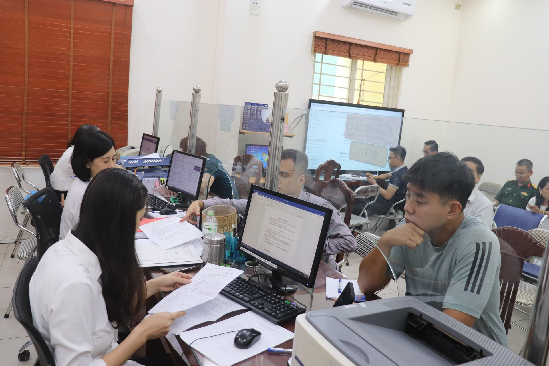 Công nghệ gần nhân dân: Dịch vụ công dễ dàng, liền mạch trong “một chạm” số hóa- Ảnh 3. Công nghệ gần nhân dân: Dịch vụ công dễ dàng, liền mạch trong “một chạm” số hóa- Ảnh 3.