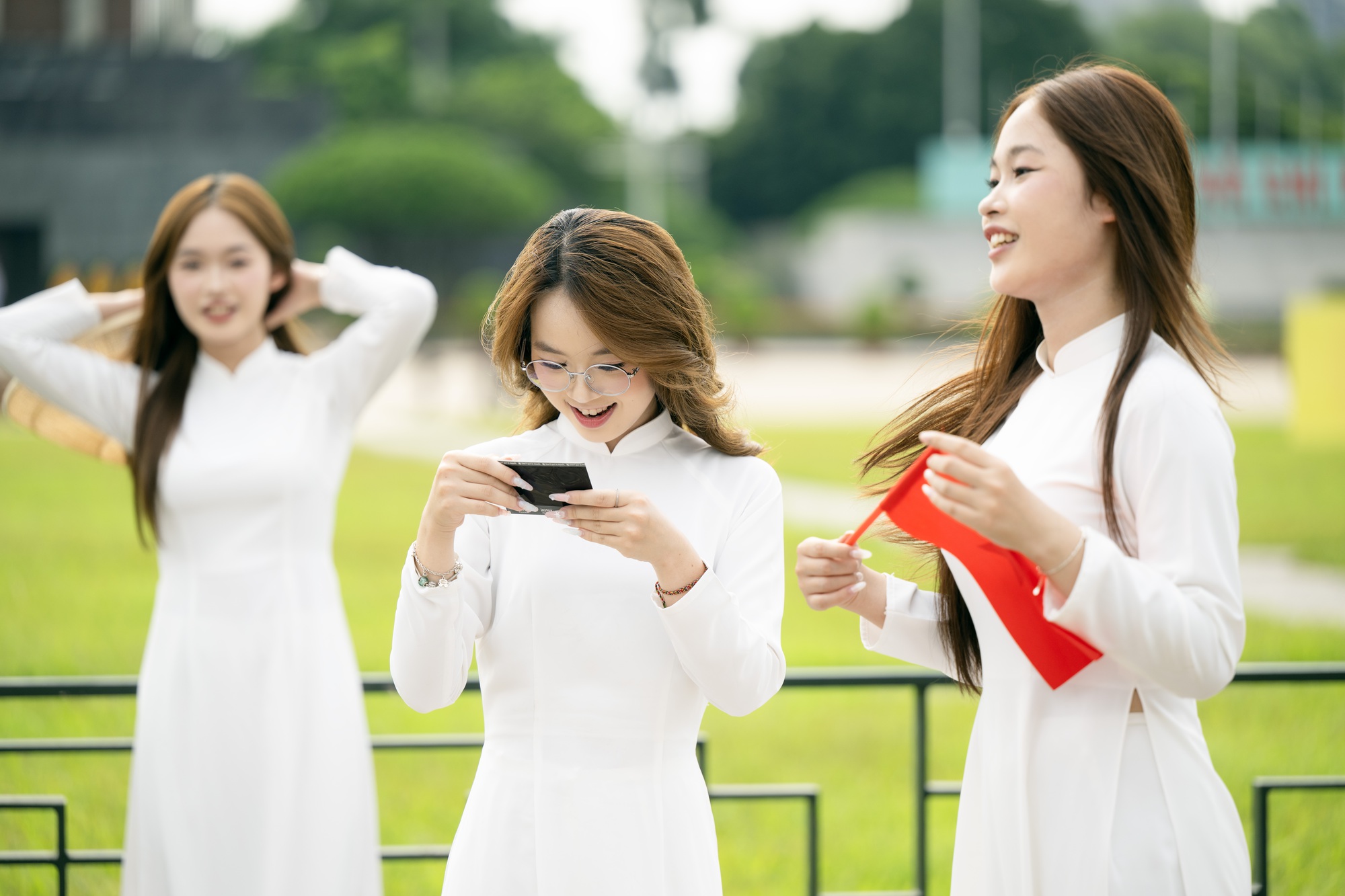 Quảng trường Ba Đình rực rỡ sắc đỏ từ sớm, người dân háo hức đếm ngược đến ngày Quốc khánh 2/9- Ảnh 4.