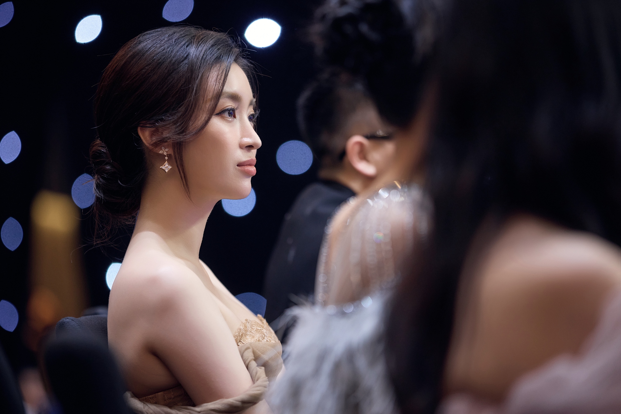 "Nàng hậu nghèo nhất showbiz" trở thành con dâu của gia tộc giàu có và quyền lực top đầu Việt Nam: Sống kín tiếng và khéo léo, có sự nghiệp riêng- Ảnh 2.