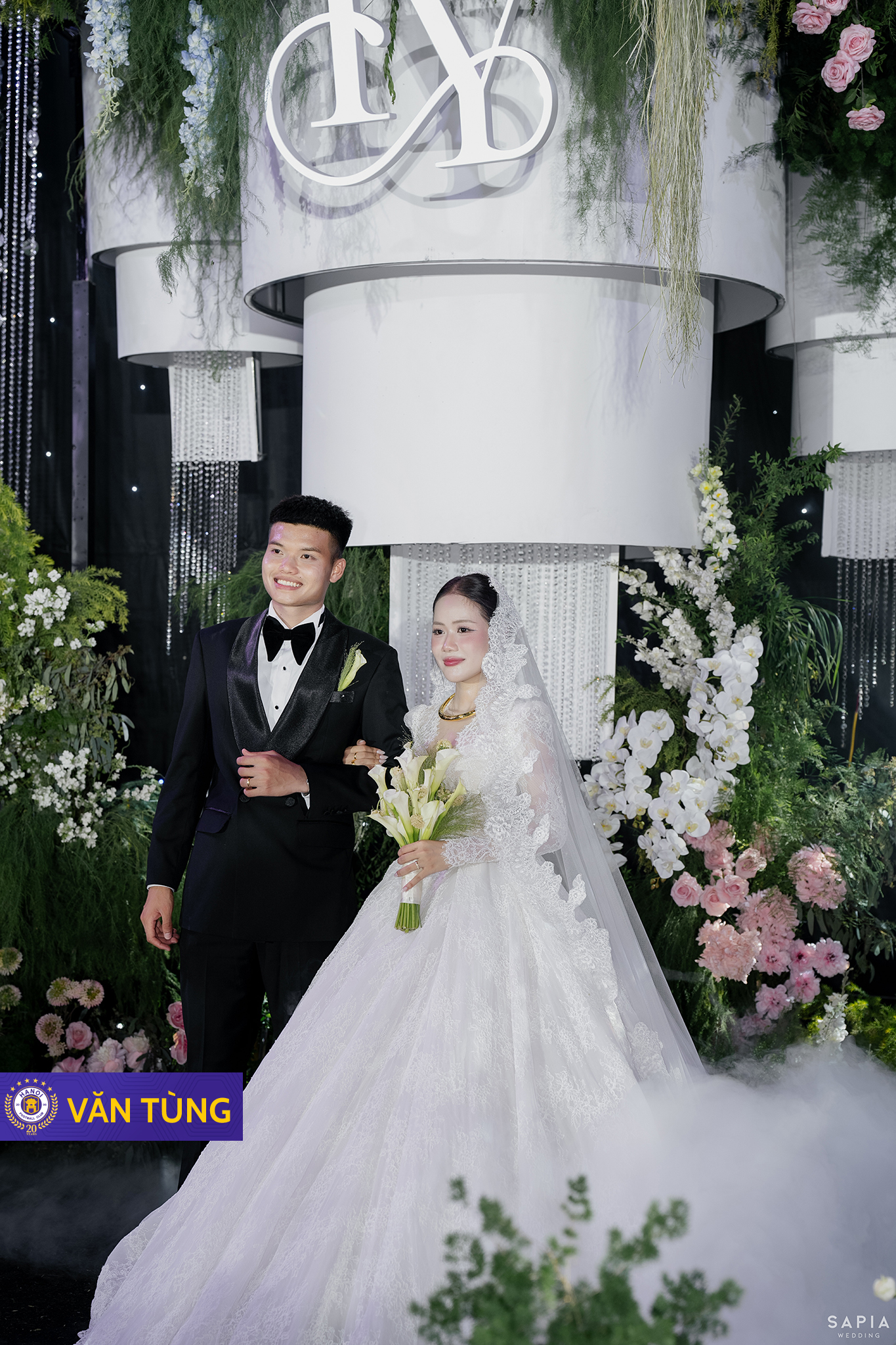 Ảnh nét căng: Tuyển thủ Việt Nam cưới hotgirl ngân hàng, chồng Đỗ Mỹ Linh, Quang Hải, Duy Mạnh nô nức dự cưới- Ảnh 4.