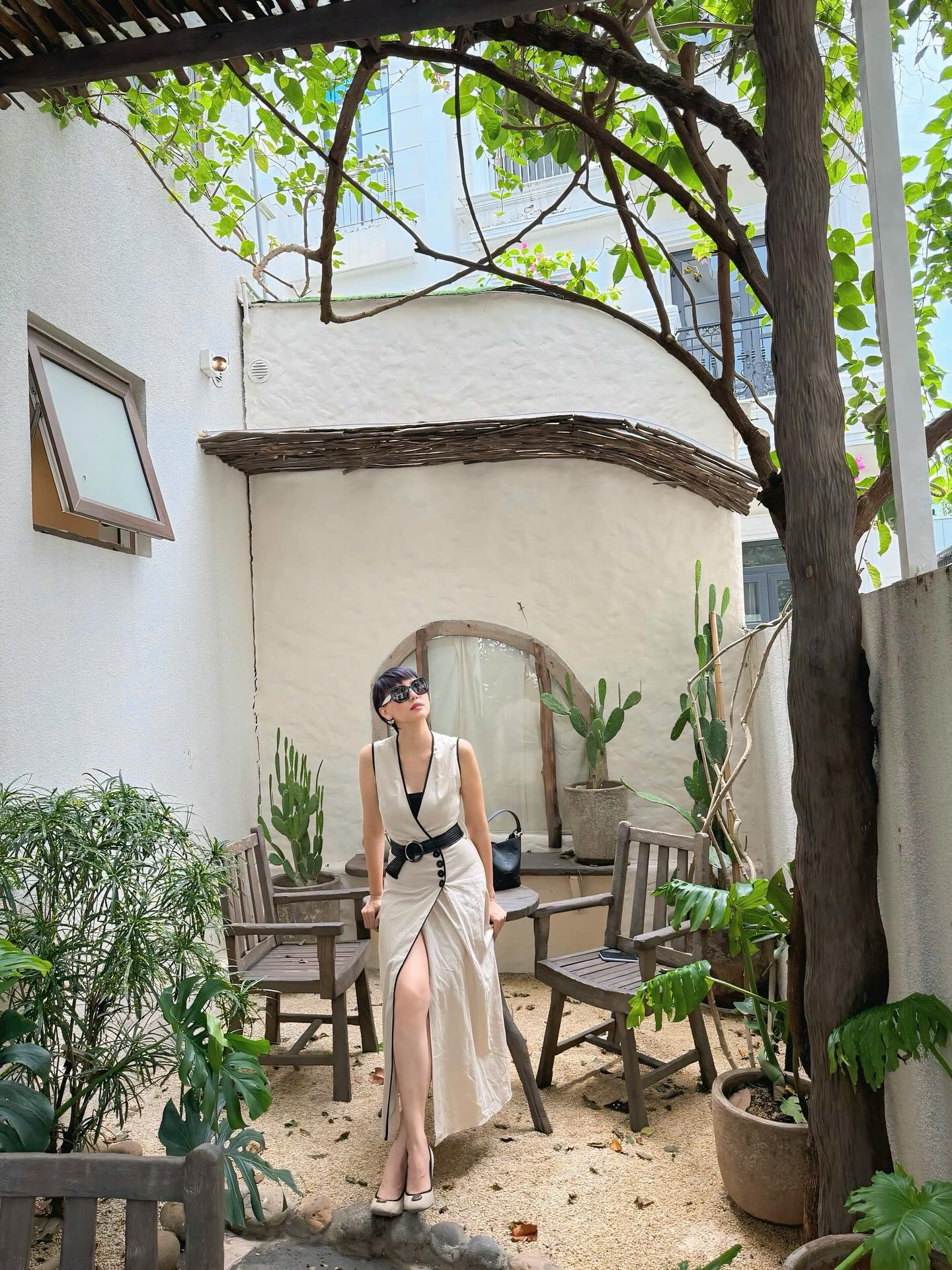 Mẹ vợ hot nhất làng bóng đá khoe chân dài cực phẩm, nhìn sang Doãn Hải My: Sao y bản chính!- Ảnh 1.