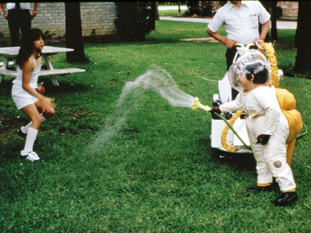 “Cậu bé bong bóng” sống cả đời trong buồng nhựa, không thể giao tiếp với thế giới bên ngoài đã trải qua những gì?- Ảnh 7. “Cậu bé bong bóng” sống cả đời trong buồng nhựa, không thể giao tiếp với thế giới bên ngoài đã trải qua những gì?- Ảnh 7.