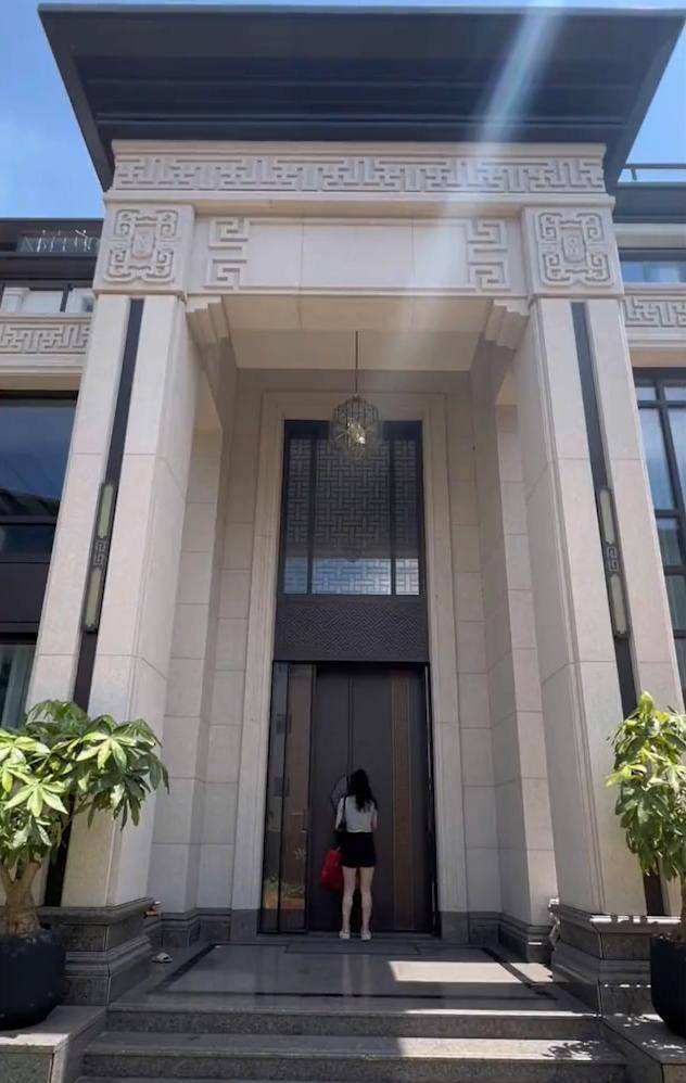 Vợ chồng trẻ từ bỏ công việc thành thị, chi tiền tỷ xây biệt thự hơn 700 m² tại quê: Nghỉ hưu sớm sống an nhàn ở tuổi 35- Ảnh 1. Vợ chồng trẻ từ bỏ công việc thành thị, chi tiền tỷ xây biệt thự hơn 700 m² tại quê: Nghỉ hưu sớm sống an nhàn ở tuổi 35- Ảnh 1.