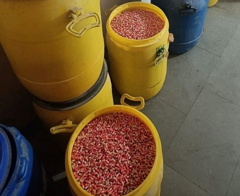 Điều tra suốt 2 tháng, triệt phá đường dây sản xuất thuốc giả, thu giữ gần 200 kg thuốc nhái Panadol, Johnson & Johnson, GSK…- Ảnh 1. Điều tra suốt 2 tháng, triệt phá đường dây sản xuất thuốc giả, thu giữ gần 200 kg thuốc nhái Panadol, Johnson & Johnson, GSK…- Ảnh 1.