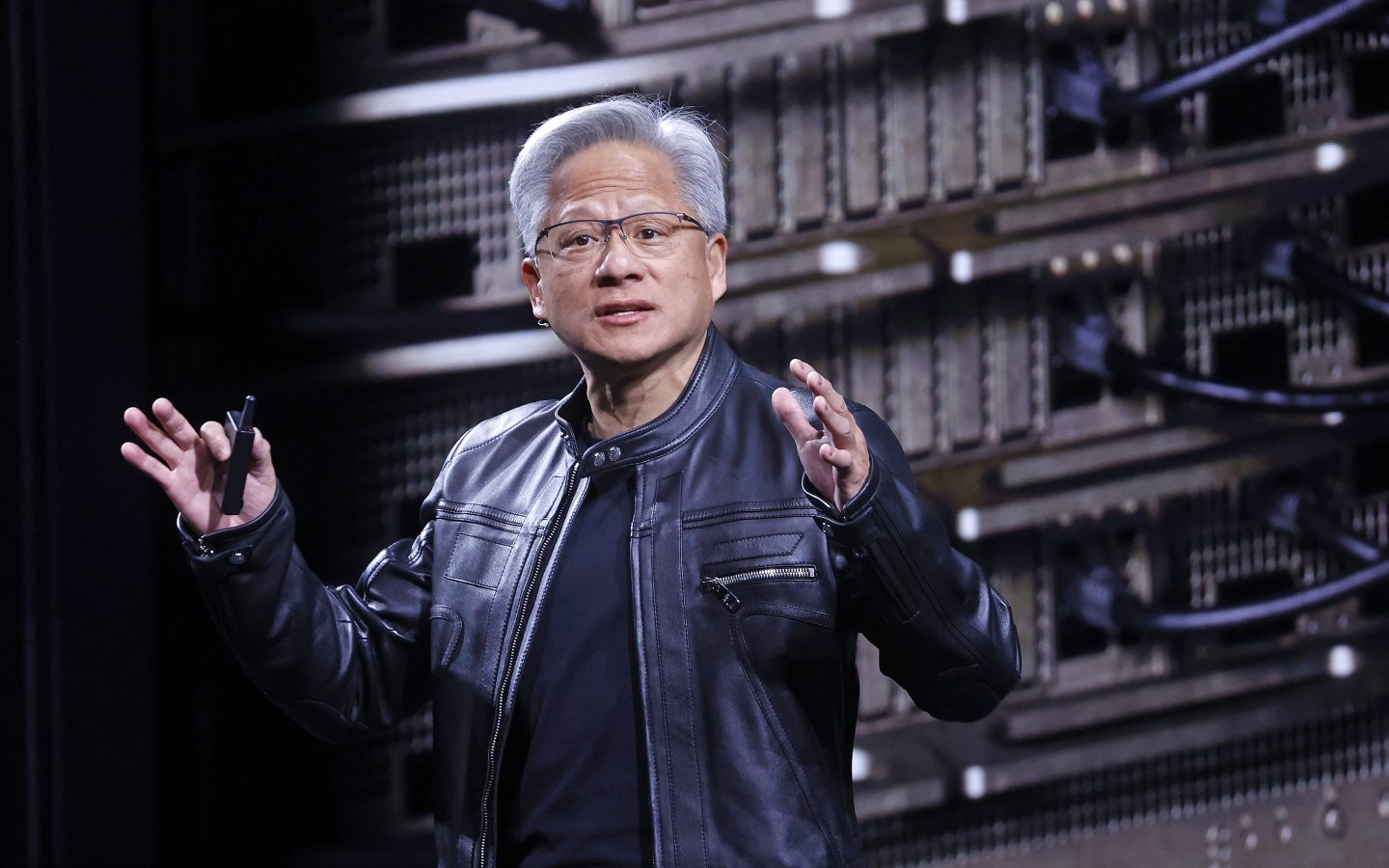 Microsoft công bố 10 nghề dễ "bay màu" nhất vì AI: Đọc kỹ đi, nghề của bạn có thể đang trong số đó!- Ảnh 2.