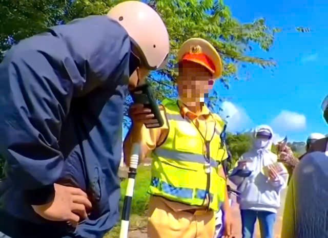 Cho ra khỏi lực lượng cán bộ CSGT vì phát ngôn thiếu chuẩn mực- Ảnh 1.